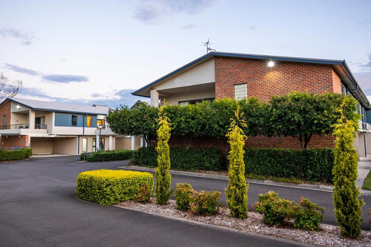 Hawkesbury Race Club Motel Windsor Dış mekan fotoğraf The Village, 2016