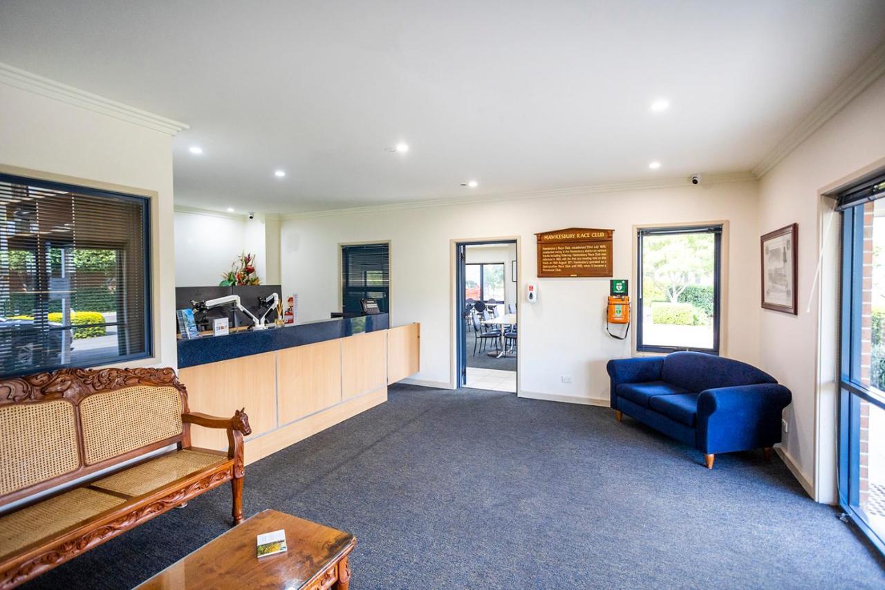 Hawkesbury Race Club Motel Windsor Dış mekan fotoğraf Reception