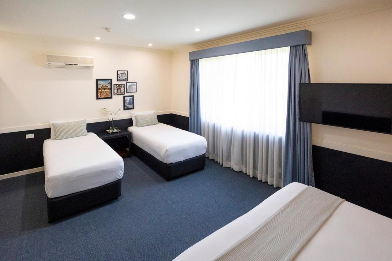Hawkesbury Race Club Motel Windsor Dış mekan fotoğraf A typical room at the hotel